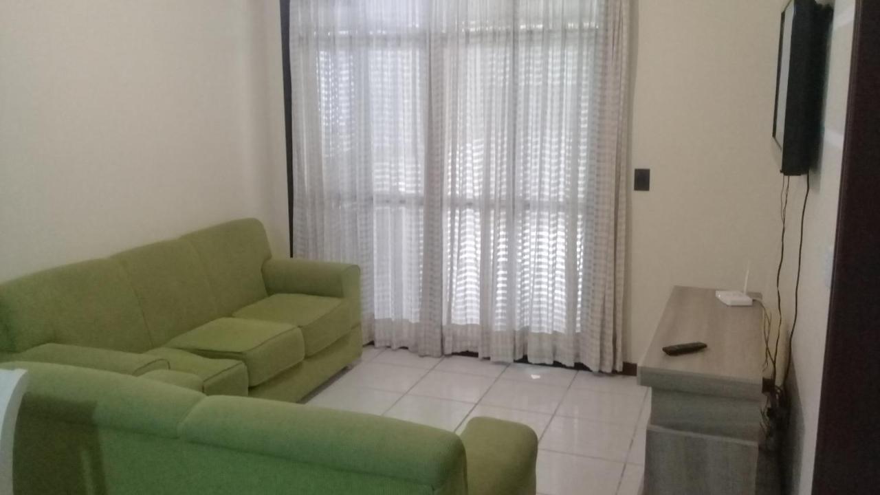 Apartamento de 2 domitórios e 1 garagem no centro de Bombinhas 50 metros da praia na Avenida principal próximo ao shopping Punta Blu Exterior foto