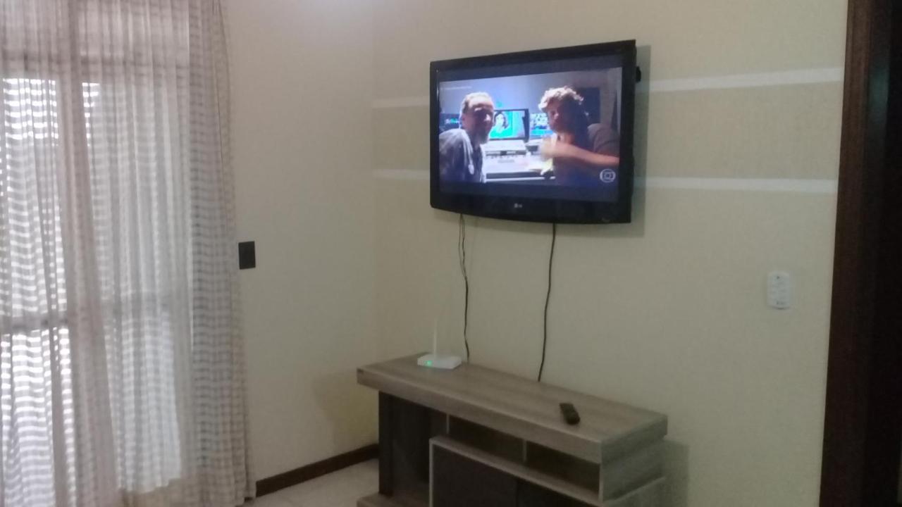 Apartamento de 2 domitórios e 1 garagem no centro de Bombinhas 50 metros da praia na Avenida principal próximo ao shopping Punta Blu Exterior foto
